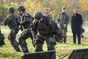 Der Wehrdienst soll zunächst freiwillig bleiben. (Symbolbild) - Foto: Christoph Reichwein/dpa