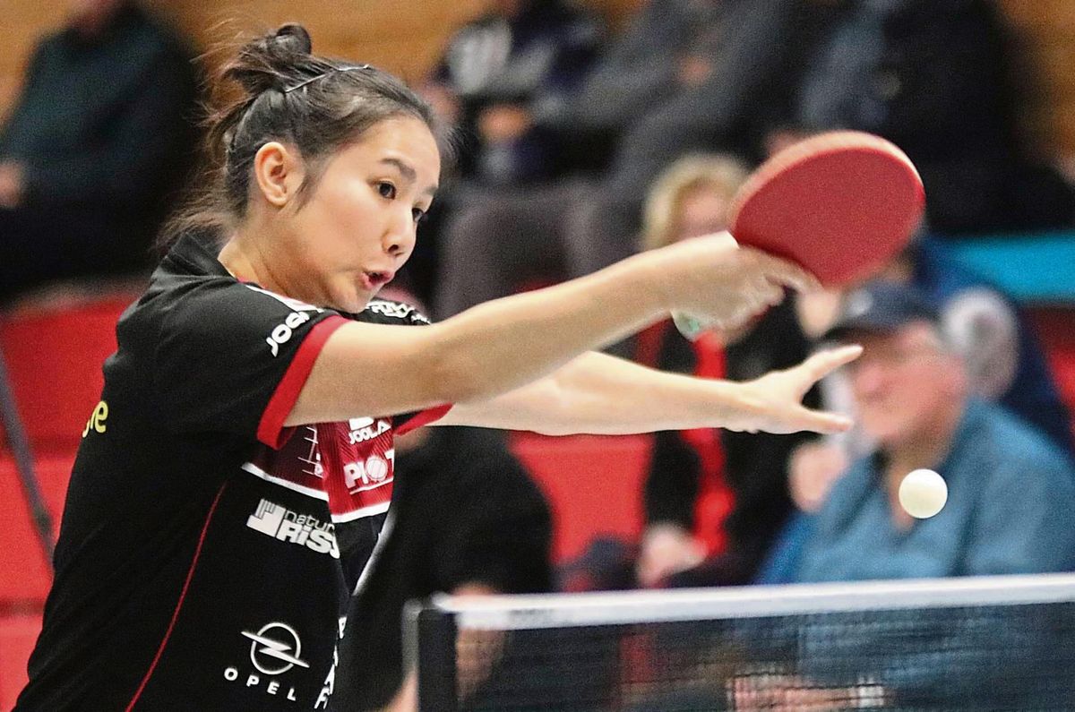 In Topform präsentierte sich am Doppelspieltag des TTK Anröchte Loan Le. So steuerte sie zwei Einzelerfolge zum überraschend klaren 6:1-Erfolg der Anröchtirnnen in Offenburg bei. Und auch der Ehrenpunkt beim anschließenden 1:6 gegen Tabellenführer Weil ging auf ihr Konto Foto: Wiegand