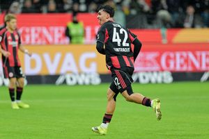 Uzun jubelt für Frankfurt. - Foto: Uwe Anspach/dpa