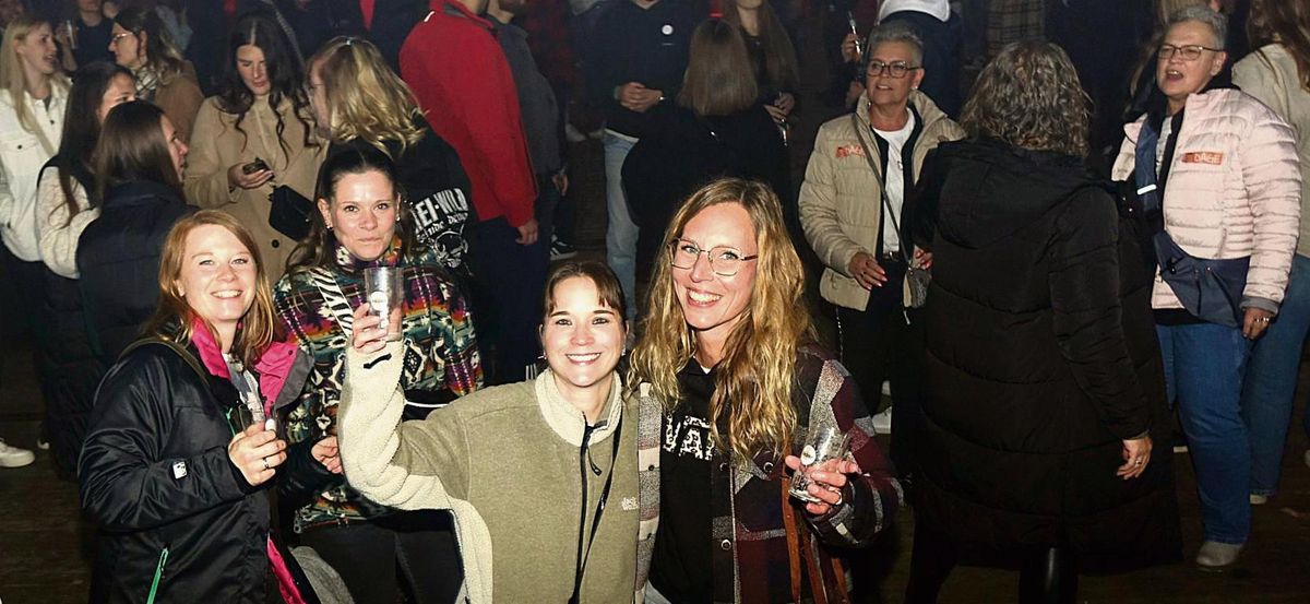 Auf die elektronischen Beats tanzten die Gäste des „Waldklang“-Festivals fröhlich bis leidenschaftlich – eben jeder, wie er mochte. FotoS: Marcus Kloer
