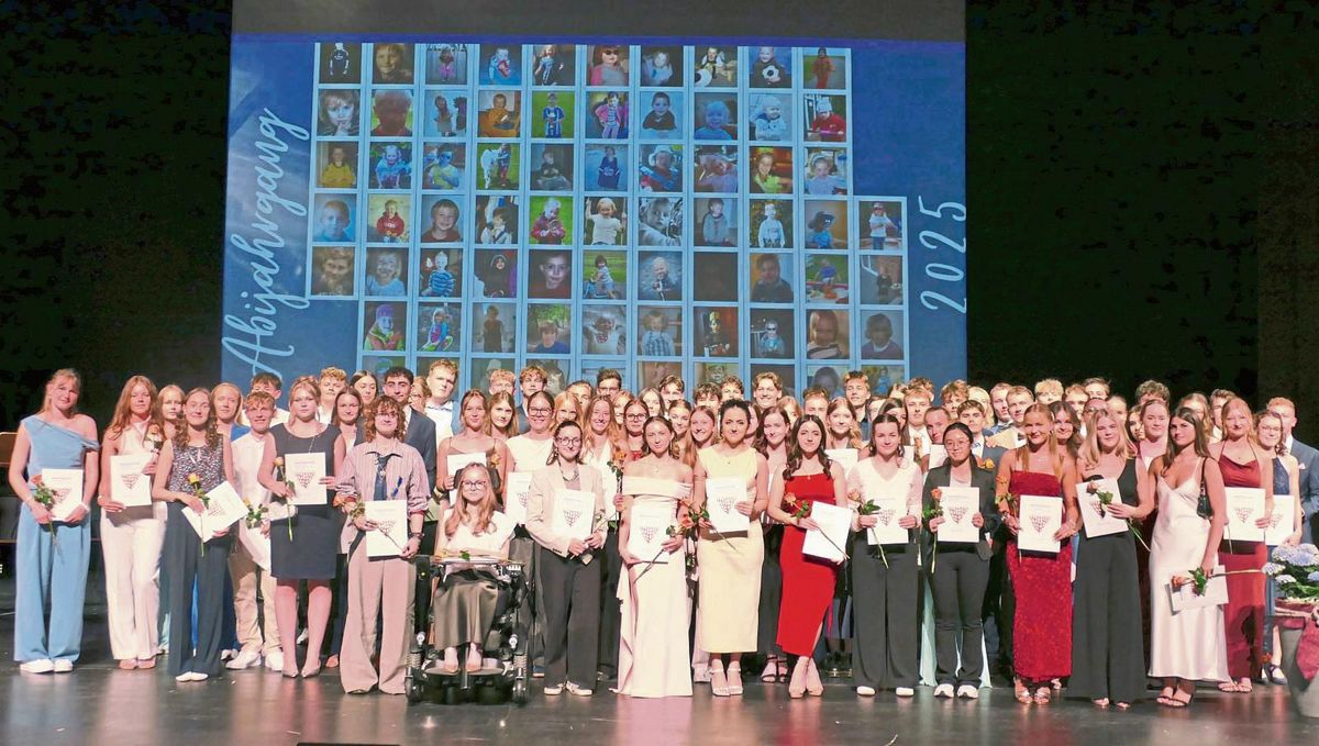 Als Brückenbauer in die Welt hinaus: 79 Abiturienten der Marienschule wurden jetzt feierlich verabschiedet.
