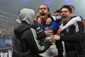 Yussuf Poulsen schießt HSV zum Derbysieg. - Foto: Marcus Brandt/dpa