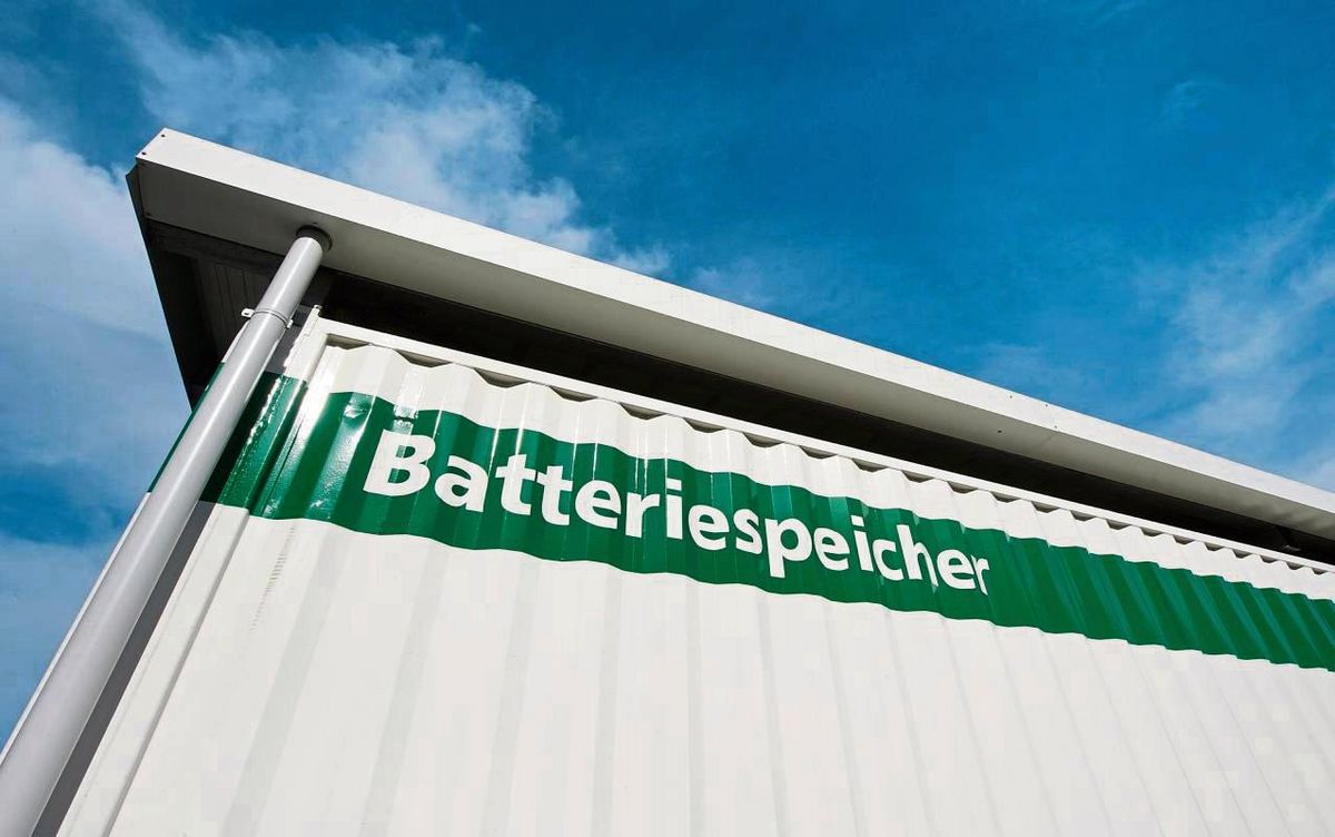 In Drewer soll eine Batteriespeicheranlage entstehen, die überschüssige Energie aus erneuerbaren Quellen speichern und bei Bedarf wieder abgeben kann. Foto: dpa