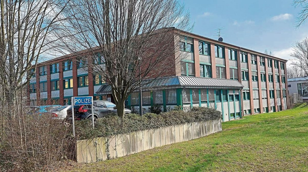 „Erhebliche Vorteile und Synergien“ könnten sich laut CDU ergeben, wenn die Polizei bei einem Neubau der Wache mit Feuerwehr und Rettungsdienst in einem Rettungszentrum untergebracht würde. Foto: Heienbrok
