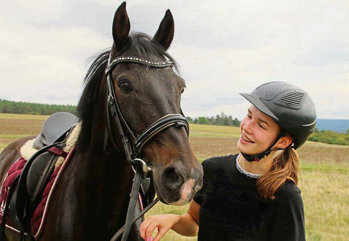 Cosima Lenhard aus Erwitte und ihr Pony Kleiner König sicherten sich im Distanzreiten bei der Nordrhein-Westfalen-Wertung in der Jugendklasse den Vize-Titel.