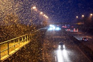 Wie hier auf der A31 im Emsland gab es im Nordwesten oft schwierige Bedingungen auf den Straßen. - Foto: Lars Penning/dpa