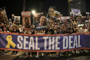Für die Freilassung und Übergabe aller Geiseln waren monatelang Tausende Israelis auf die Straßen gegangen. (Archivbild) - Foto: Mahmoud Illean/AP/dpa