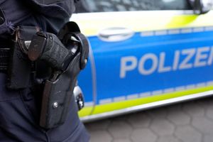 Nach dem derzeitigen Stand der Ermittlungen hat der 33-Jährige laut Polizei die Einsatzkräfte mit einer Schere angegriffen. (Symbolbild) - Foto: Marcus Brandt/dpa