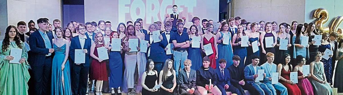 „Never forget“ lautete das Motto der Zehntklässler der Drost-Rose-Realschule, die jetzt verabschiedet wurden.