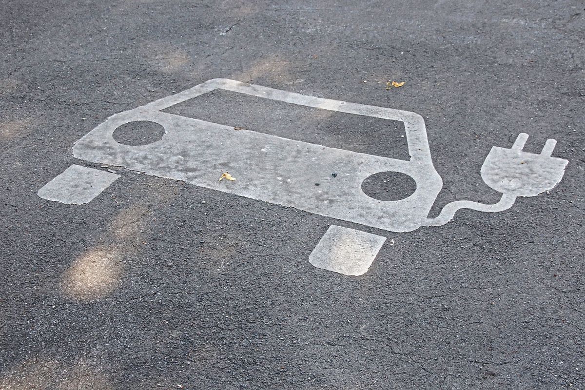 Schnellladesäulen für E-Autos waren jüngst Thema im Ausschuss für Mobilität, Klima und Digitalisierung. Foto: Meschede