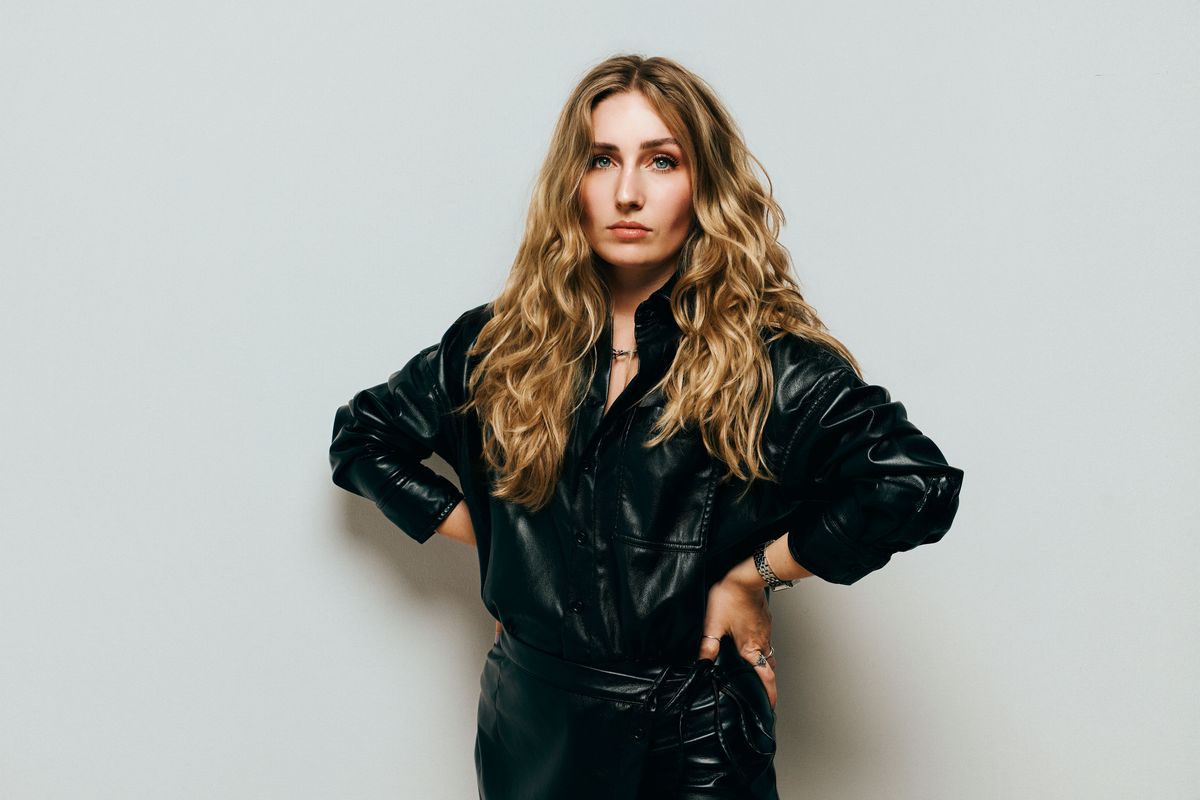 DJane Karla Blum will die Energie der Berliner Clubnacht nach Geseke. 