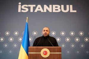 Ex-Verteidigungsminister Rustem Umjerow ist einer der Hauptunterhändler von Kiew und wurde jetzt als Zeuge in einem Schmiergeldskandal vernommen. (Archivbild) - Foto: Emrah Gurel/AP/dpa