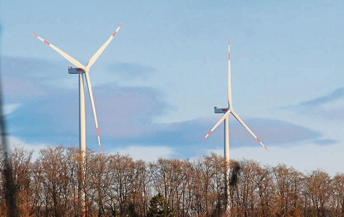 Rund 42 600 Euro waren im Fördertopf „Windpark Heddinghausen und Ettingerhof“, womit die sich derzeit in Gründung befindliche Bürgerstiftung ausgestattet und lokale Vereine gefördert werden konnten. Foto: Schönhense