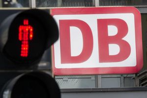 Verbände fordern die Deutsche Bahn dazu auf, die Abschaffung der Familienreservierung zu stoppen. (Archivbild) - Foto: Peter Kneffel/dpa