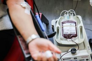 Blutspenden können Leben retten. Daran wird am Blutspendetag erinnert. - Foto: Oliver Berg/dpa