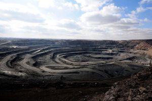 Wichtige Metalle, die etwa hier in der Bayan-Obo-Mine für seltene Erden in der Inneren Mongolei abgebaut werden, braucht auch die deutsche Industrie - etwa für Sensoren oder Elektromotoren. (Archivbild) - Foto: Ren Junchuan/Xinhua via ZUMA Wire/dpa