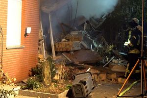 Auch das Technische Hilfswerk ist im Einsatz, um die Person zu finden. - Foto: Benjamin Müller/dpa