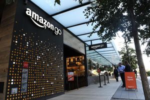 Die Geschäfte von Amazon Go kamen ohne Kassen aus. (Archivbild) - Foto: Andrej Sokolow/dpa