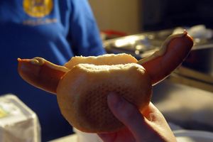Wegen einer Bockwurst-Bestellung konnte der betrunkene Fahrer gestellt werden. (Symbolbild) - Foto: picture alliance / ZB