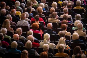 Destatis zufolge wächst die Zahl der 67-Jährigen und Älteren bis 2038 weiter. (Symbolbild) - Foto: Sina Schuldt/dpa