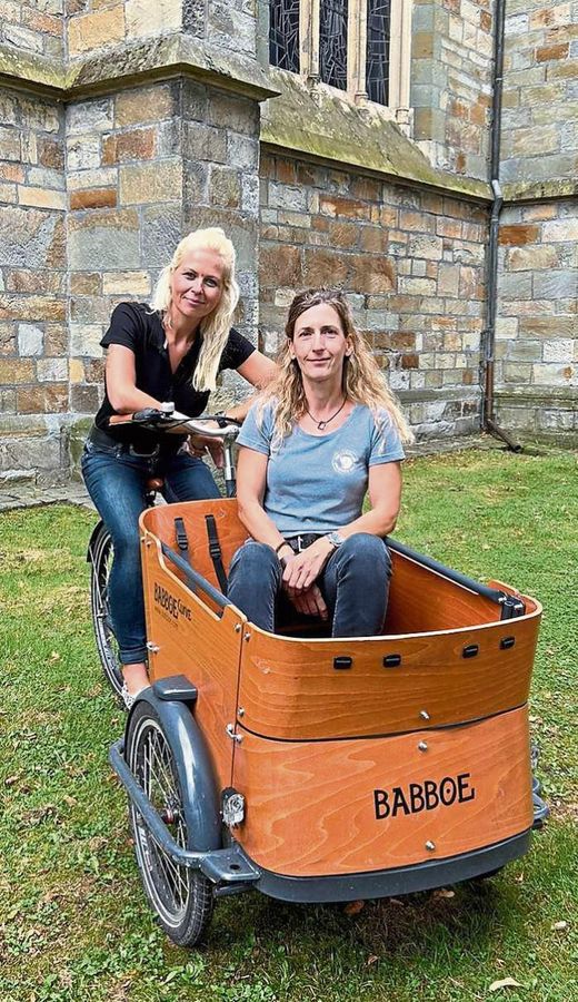 Miriam Liedmeier (l.) vom Projekt „Street Care“ und Ute Brink von „Endlich ein Zuhause“ haben eine Idee entwickelt: Sie wollen „Stadt-Kumpel“ an den Start bringen.