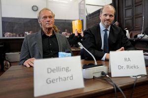 Gerhard Delling erklärte, seiner Lebensgefährtin Christina Block Mut gemacht zu haben, äußert sich aber nicht zu den konkreten Anklagepunkten. - Foto: Marcus Brandt/dpa-Pool/dpa