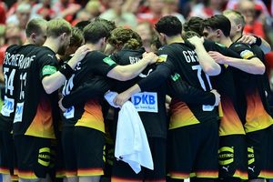 Die deutschen Handballer haben den Einzug ins EM-Halbfinale in den eigenen Händen. - Foto: Sina Schuldt/dpa