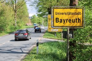 Die Polizei hat im bayerischen Bayreuth zwei Männer festgenommen, die für Russland spioniert und mögliche Anschlagsziele in Deutschland ausgekundschaftet haben sollen. - Foto: Daniel Löb/dpa