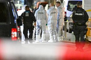 Ein junger Mann muss wegen Mordes mehrere Jahre in Haft. (Foto-Archiv) - Foto: Marius Bulling/dpa