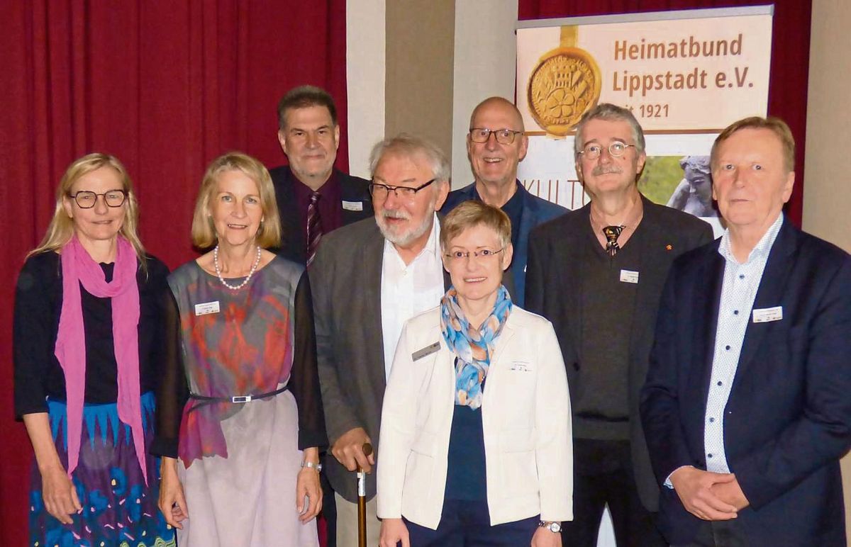 Unser Bild zeigt alle Redner auf einen Blick, v.l.: Dr. Christine Schönebeck, Dr. Marlies Wigge, Pfarrer Thomas Hartmann, Friedhelm Arnoldt, Dr. Claudia Becker, Dr. Wolfgang Maron, Dr. Roland Pieper und Prof. Werner Freitag. Fotos: Tissen
