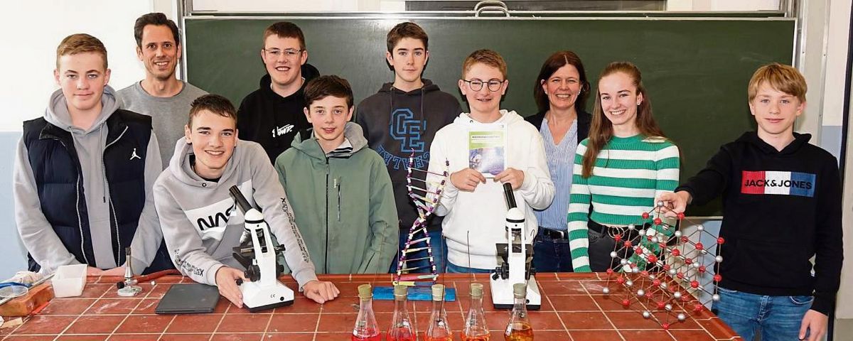 Junge Forscher des Gymnasiums arbeiten derzeit im Schülerlabor der HSHL. Foto: Kloer