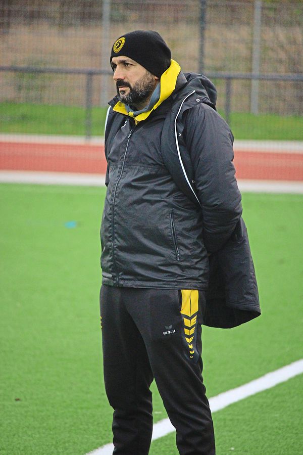 Bleibt an Bord: Cevahir Evin, Cheftrainer des Landesligisten SuS Bad Westernkotten, gab nun bis zum Sommer seine Zusage. Foto: Thorsten Heinke