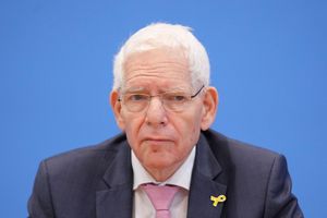 Zentralratspräsident Josef Schuster beobachtet eine Gewöhnung an Antisemitismus in Deutschland. (Archivbild) - Foto: Soeren Stache/dpa