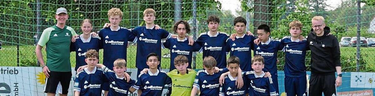 In die Endrunde der Westfalenmeisterschaften stürmte das U14/15-Stützpunktteam mit (h.v.l.) Trainer Jörg Pekruhl, Anna Linhoff, Marvin Schulze-Schwefe, Ben Briewig, Ninos Lahdo, Henry Conrad, Noah Graziano Villalon, Steven Tong, Henry Schweins und Jahrgangstrainer Julian Dickhut; (v.v.l.) Mika Henning, Lasse Weitkemper, Arslan Abdirahmanov, Maximilian Pernau, David Bals, Tachir Abdirachmanov und Linus Alles.