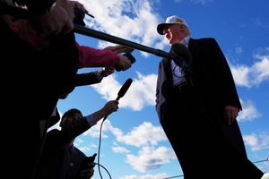Trump glaubt, Selenskyj könnte Ansprüche auf die Krim aufgeben. - Foto: Evan Vucci/AP/dpa