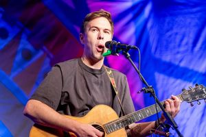 Mit seinem Ohrwurm «Wackelkontakt» schaffte es Oimara an die Spitze der Single-Jahrescharts. (Archivbild) - Foto: Leonie Asendorpf/dpa