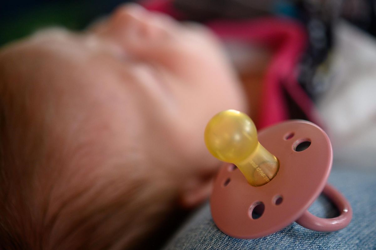 Auch in Anröchte gehen die Geburtenzahlen zurück: Im Jahr 2023 wurden 71 Babys geboren - 23 weniger als im Vorjahr. Foto: DPA