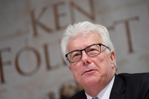Ken Folletts neuer Roman spielt in der Jungsteinzeit - inklusive einer weiblichen Priesterkaste. (Archivbild) - Foto: Arne Dedert/dpa
