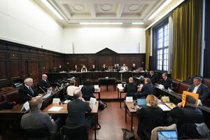 Es ist bereits der 30. Prozesstag in dem Mammutverfahren. - Foto: Marcus Brandt/dpa Pool/dpa