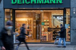 Da sind sie ja, die Schuh-Kartons! Die Pappbehältnisse stehen im Zentrum eines Rechtsstreits. - Foto: Monika Skolimowska/dpa