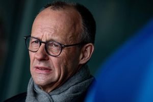 Merz äußert sich aus eigener Anschauungen über die Gesundheit Trumps. Er spricht regelmäßig mit ihm. - Foto: Fabian Sommer/dpa