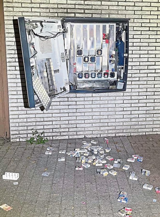 Chaos am Ostwall: Die Täter schlugen hier einmal mehr blitzartig zu, ließen Zigaretten und Bargeld zurück. Foto: Polizei