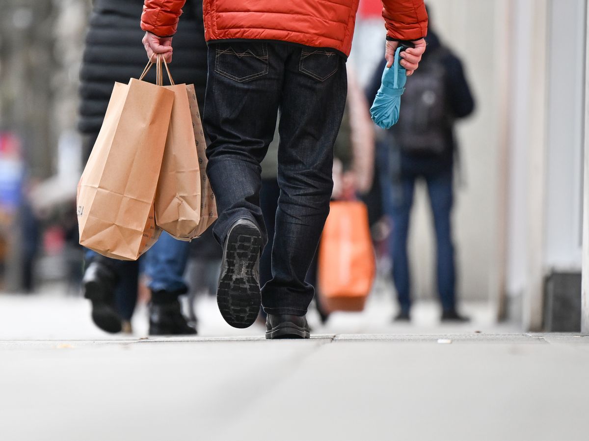 Die Städte Lippstadt und Paderborn haben in einem gemeinsamen Positionspapier erneut deutliche Bedenken gegen das geplante City Outlet in Bad Lippspringe geäußert. Beide Kommunen begleiten die Planungen bereits seit 2020 kritisch und sehen erhebliche Risiken für ihre Innenstädte. Foto: dpa