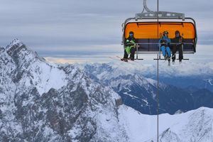 Bald startet der Skibetrieb auch an der Zugspitze. (Archivfoto) - Foto: Karl-Josef Hildenbrand/dpa