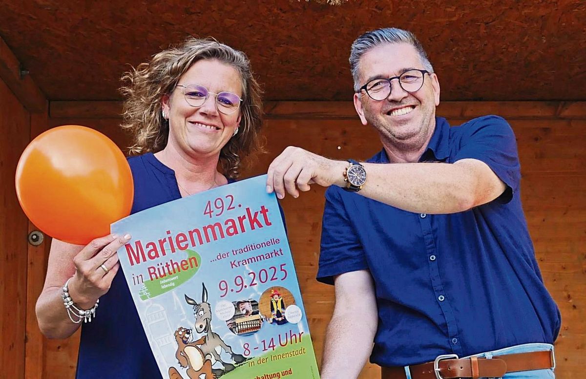 Elke Wenge und Klaus-Dieter Hötte möchten den Marienmarkt für Familien auch in diesem Jahr wieder attraktiv gestalten. Foto: Anja Bsdurek