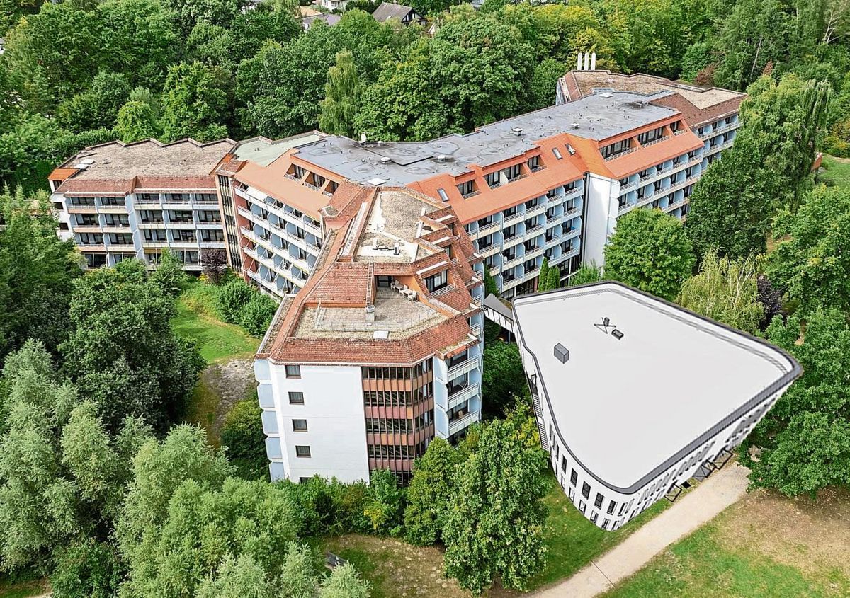 Direkt gegenüber vom Haupteingang der Klinik entsteht das neue Therapiezentrum. Foto: Eickhoff / Visualisierung: Architekturbüro