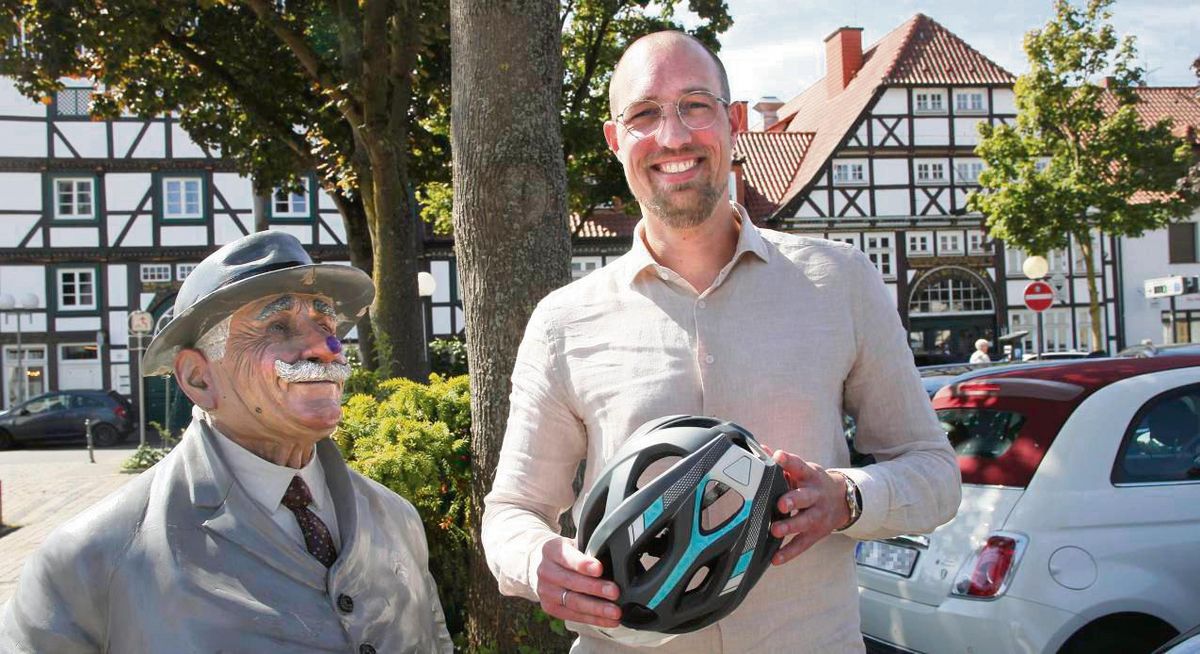 Dr. Torben Terwey macht sich als FDP-Bürgermeisterkandidat für einen attraktiveren Marktplatz stark – losgelöst von der Museumsdebatte. Unter anderem die Außengastronomie soll hier eine größere Rolle spielen. Foto: Puls