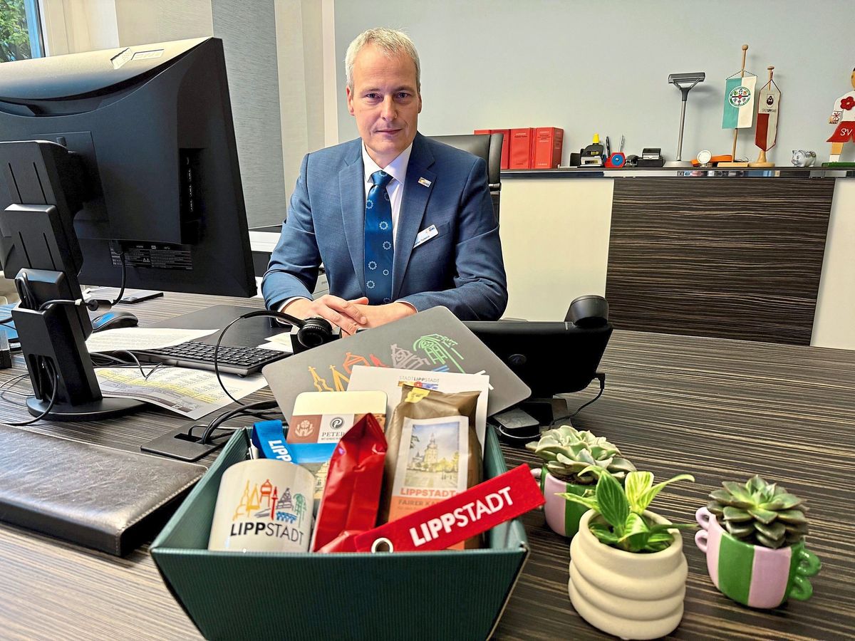Lippstadts neuer Bürgermeister Alexander Tschense hat am Montagmorgen sein Büro im Stadthaus bezogen. Foto: Ursula Vielberg 