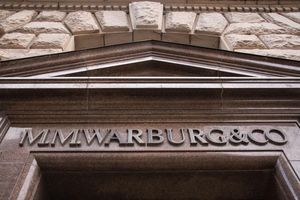 Die Warburg Bank fordert die Erstattung von nach ihrer Ansicht nach rechtswidrig erhobenen Forderungen der Finanzverwaltung - und scheitert damit vor Gericht (Symbolbild). - Foto: Daniel Bockwoldt/dpa