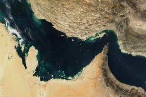 Der Persische Golf grenzt an die Straße von Hormus. (Archivbild) - Foto: -/The Visible Earth/NASA/dpa